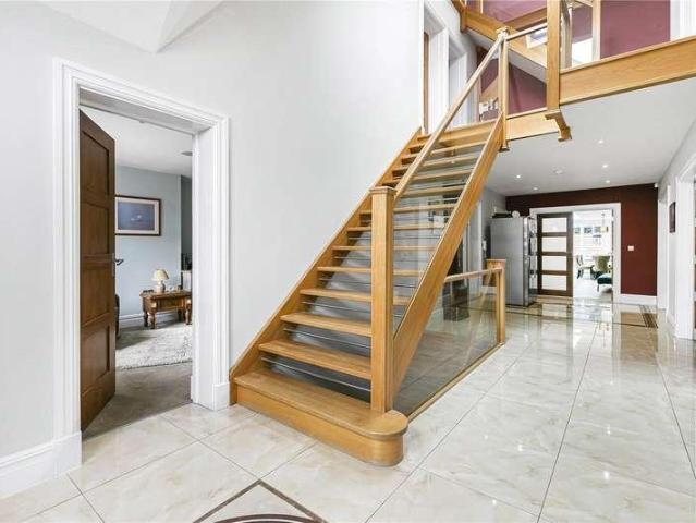 6 bed house for sale