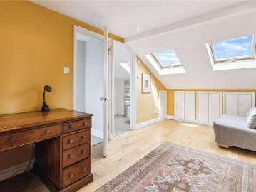 6 bed house for sale