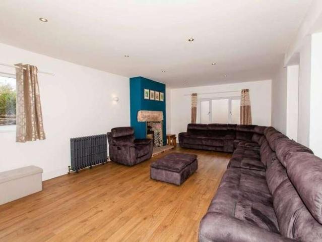 6 bed house for sale