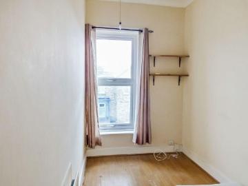6 bed house for sale