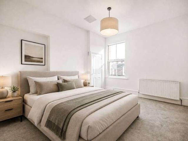 6 bed house for sale