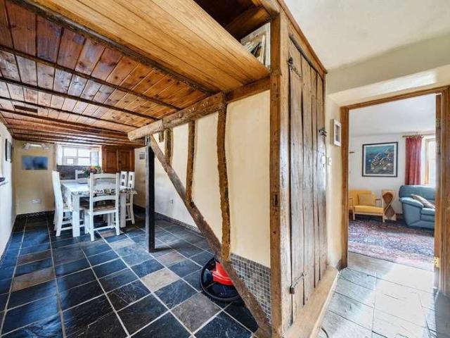 6 bed house for sale