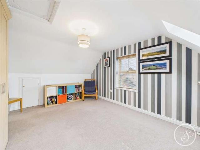 5 bed house for sale