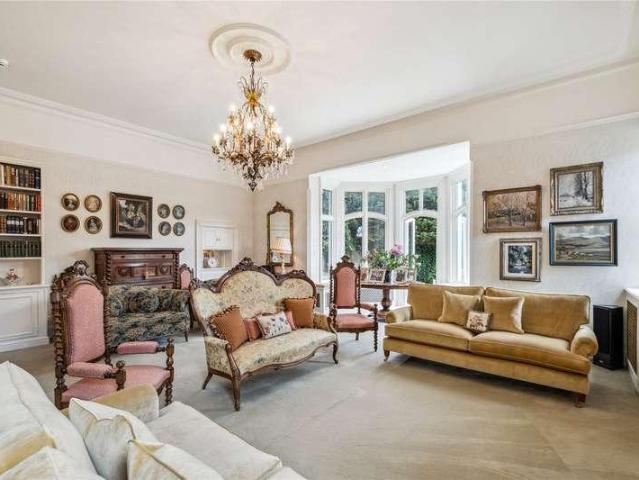 6 bed house for sale