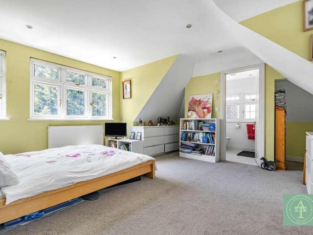 6 bed house for sale