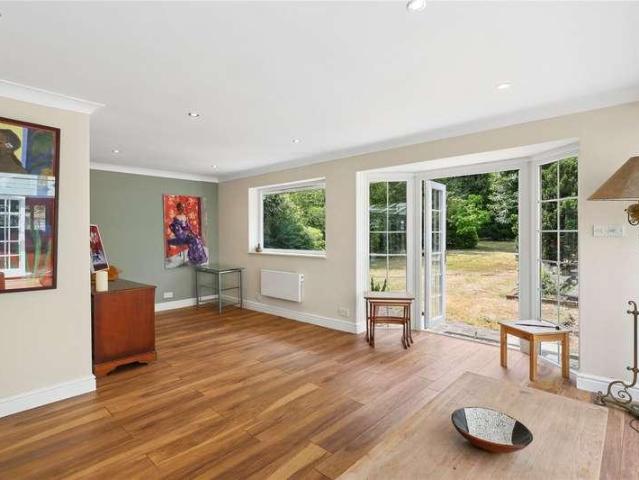 6 bed house for sale