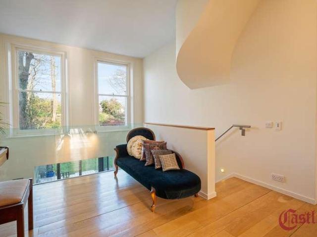 6 bed house for sale