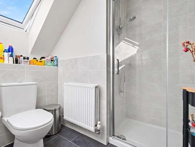 6 bed house for sale