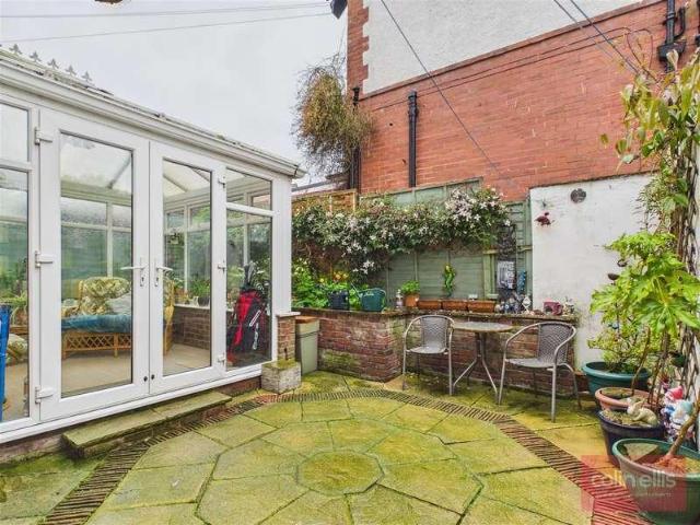 6 bed house for sale