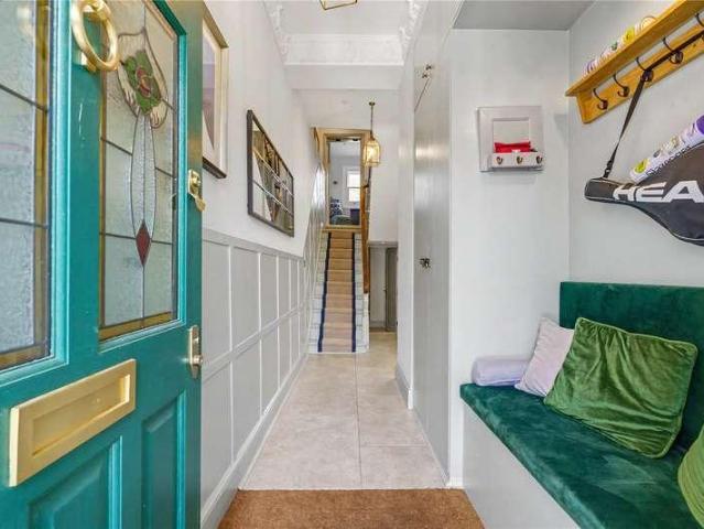 6 bed house for sale