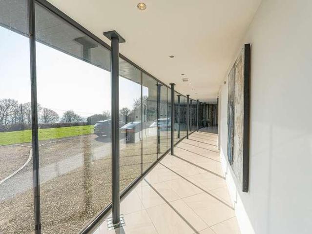 6 bed house for sale