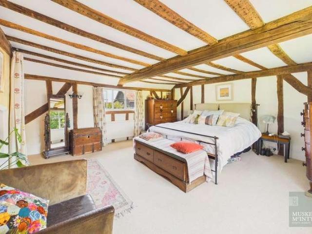 6 bed house for sale