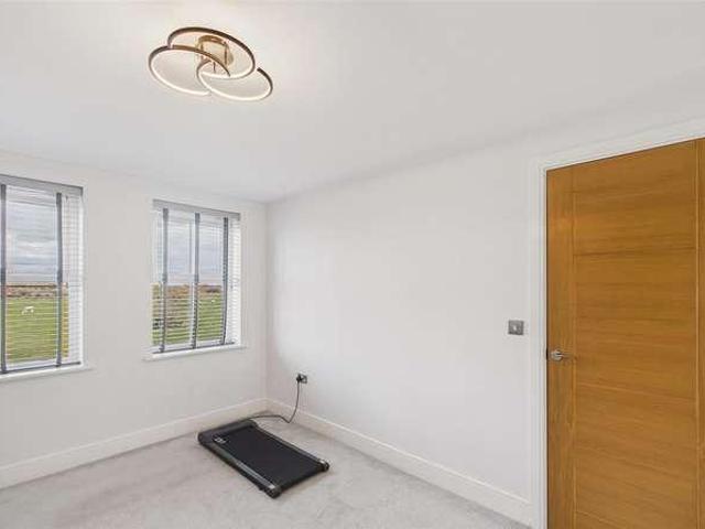 6 bed house for sale