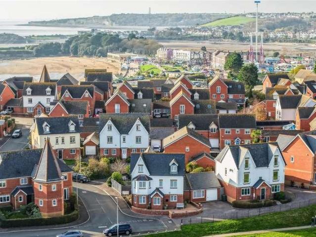 6 bed house for sale
