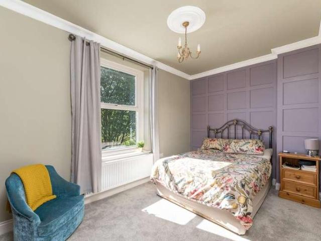 6 bed house for sale