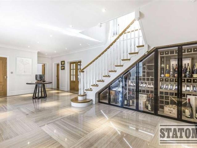 6 bed house for sale