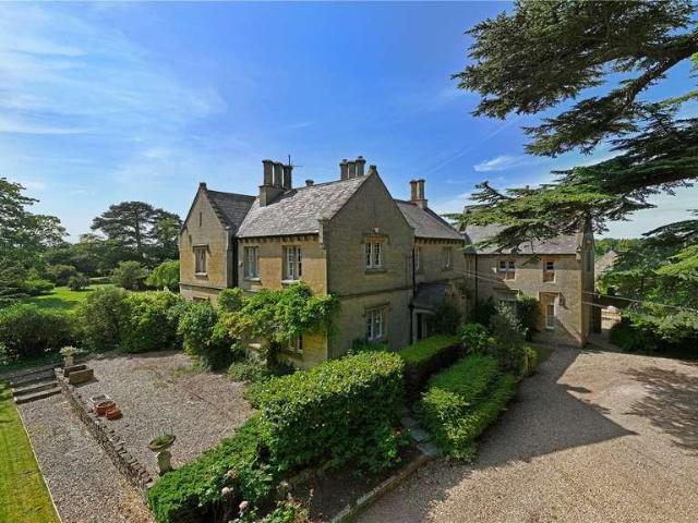 6 bed house for sale