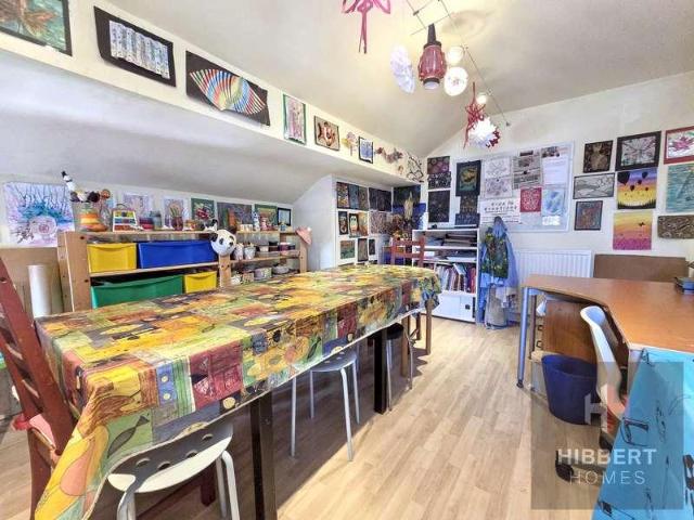 6 bed house for sale
