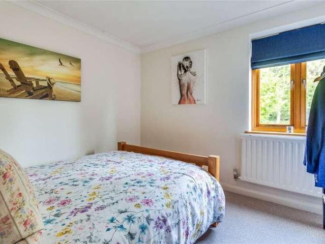 6 bed house for sale