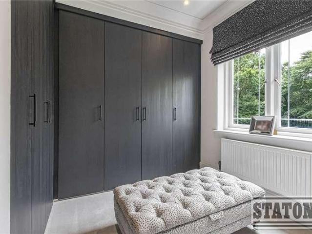 6 bed house for sale