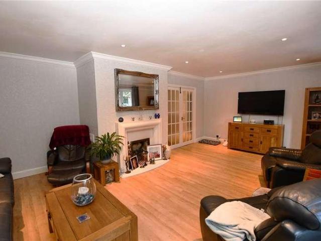 6 bed house for sale