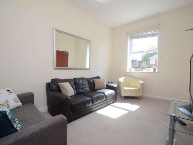 6 bed house for sale