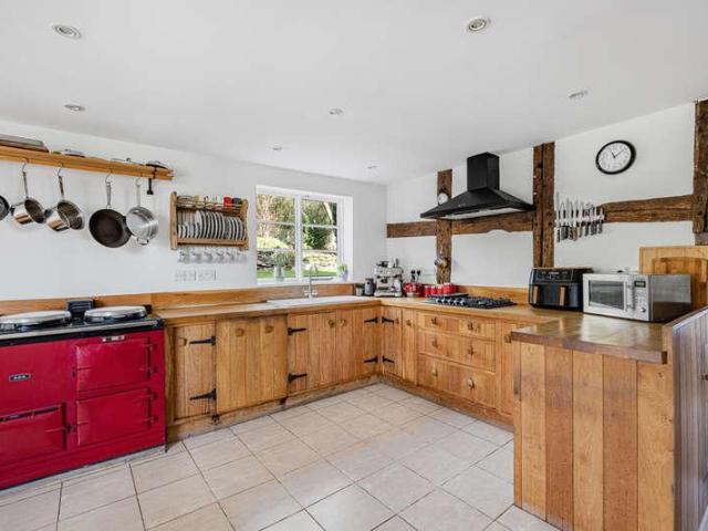 6 bed house for sale