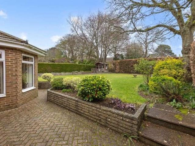 6 bed house for sale