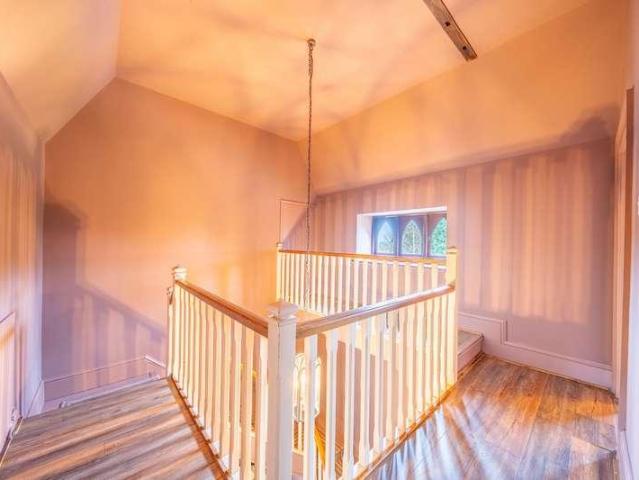 6 bed house for sale