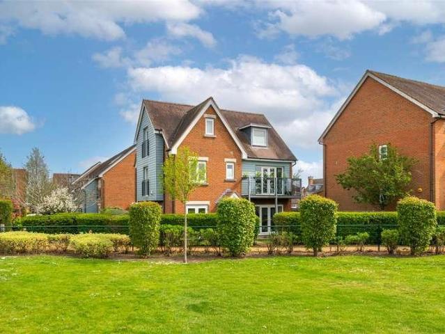 6 bed house for sale