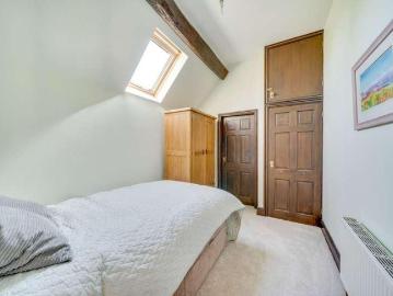 6 bed house for sale
