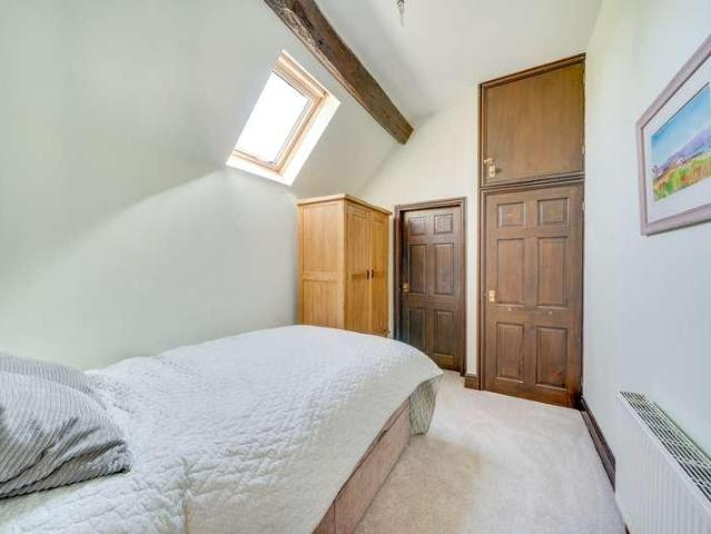 6 bed house for sale