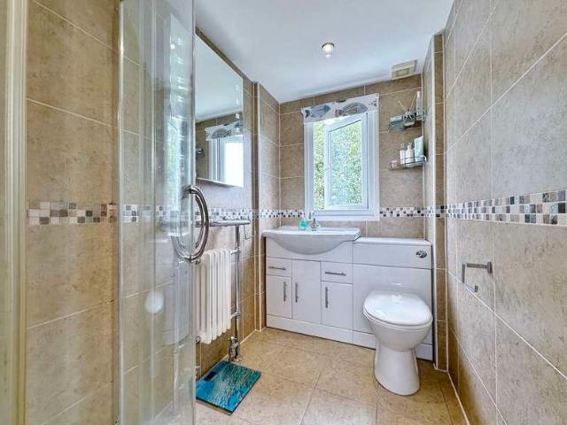 6 bed house for sale