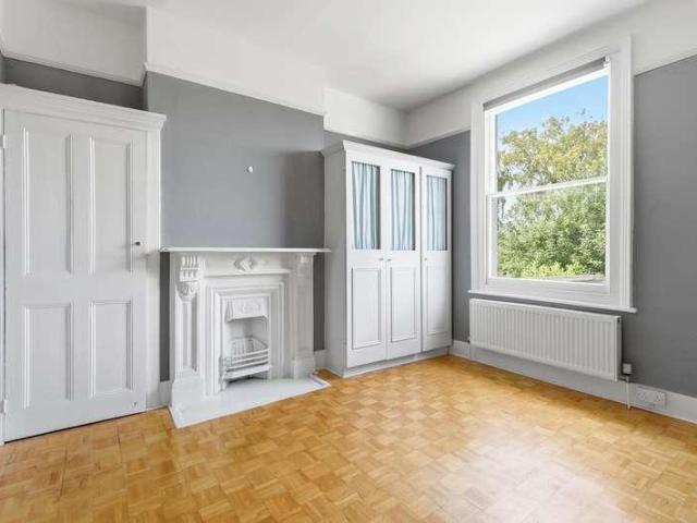 6 bed house for sale