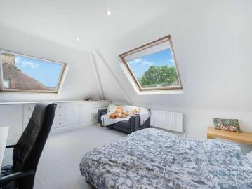 6 bed house for sale