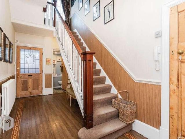 6 bed house for sale