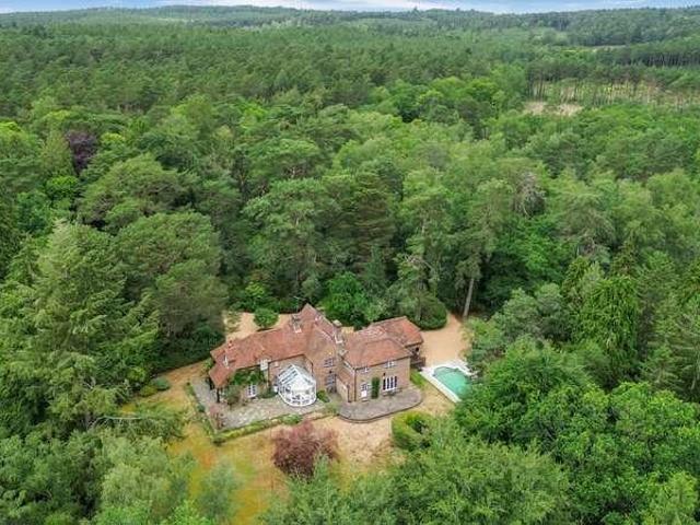 6 bed house for sale