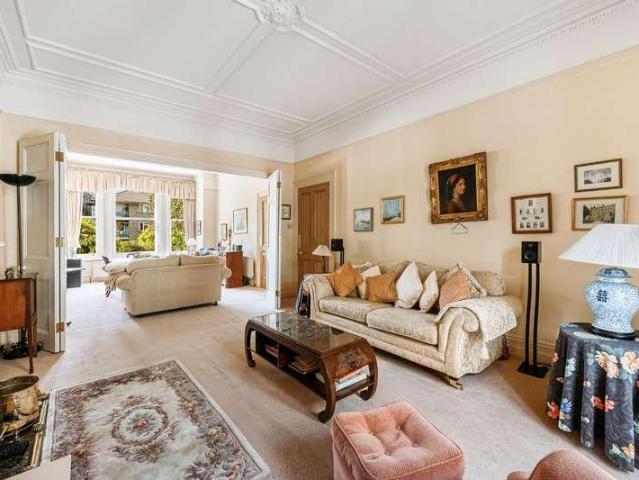 6 bed house for sale