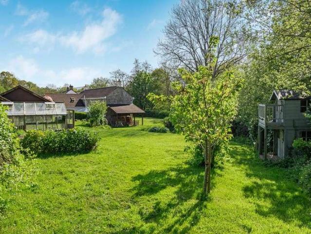 6 bed house for sale