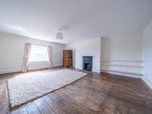 6 bed house for sale