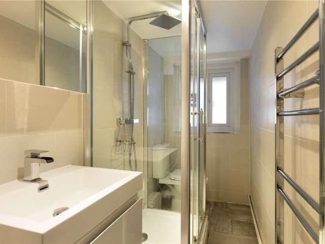 6 bed house for sale