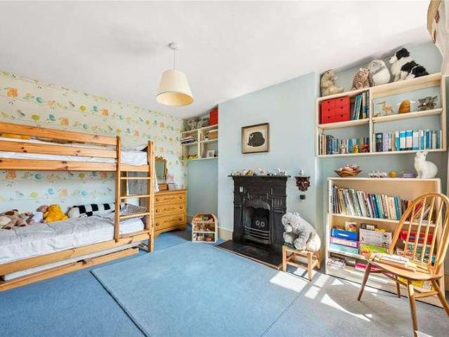 6 bed house for sale