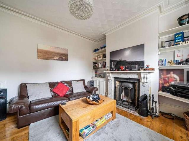 6 bed house for sale