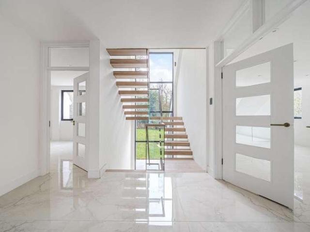 6 bed house for sale