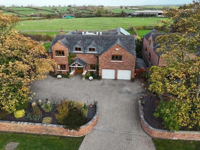 6 bed house for sale