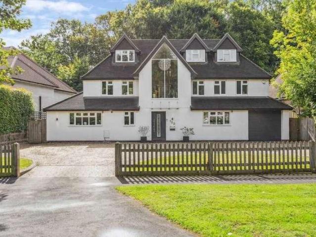 6 bed house for sale