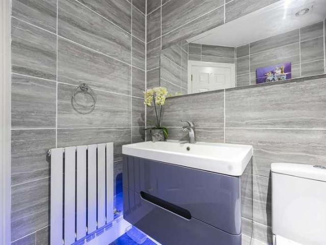 6 bed house for sale