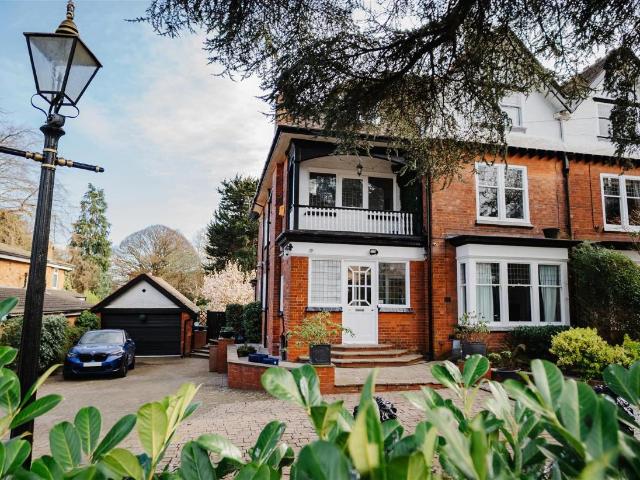 6 bed house for sale