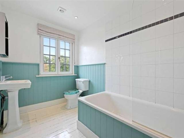 6 bed house for sale