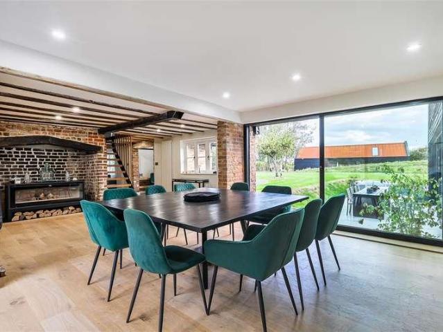 6 bed house for sale